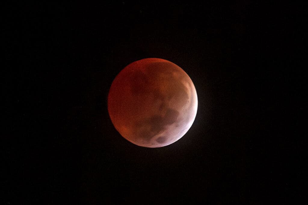 Tonight's Rare Blood Moon Eclipse Captivates Asia and Africa