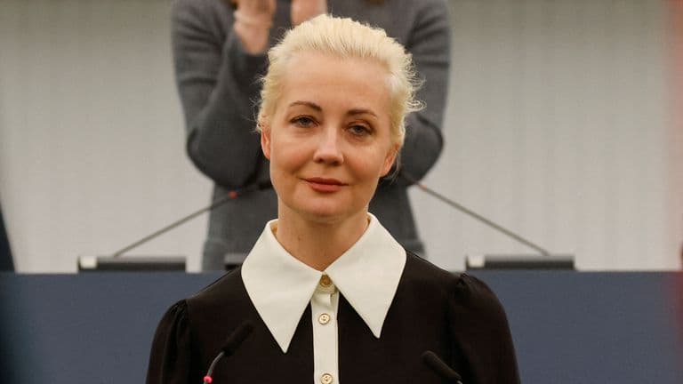 Yulia Navalny claims husband Alexei Navalny was poisoned with smuggled materials