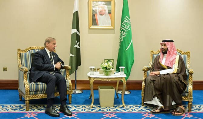 Saudi Arabia and Pakistan formalize mutual defense pact