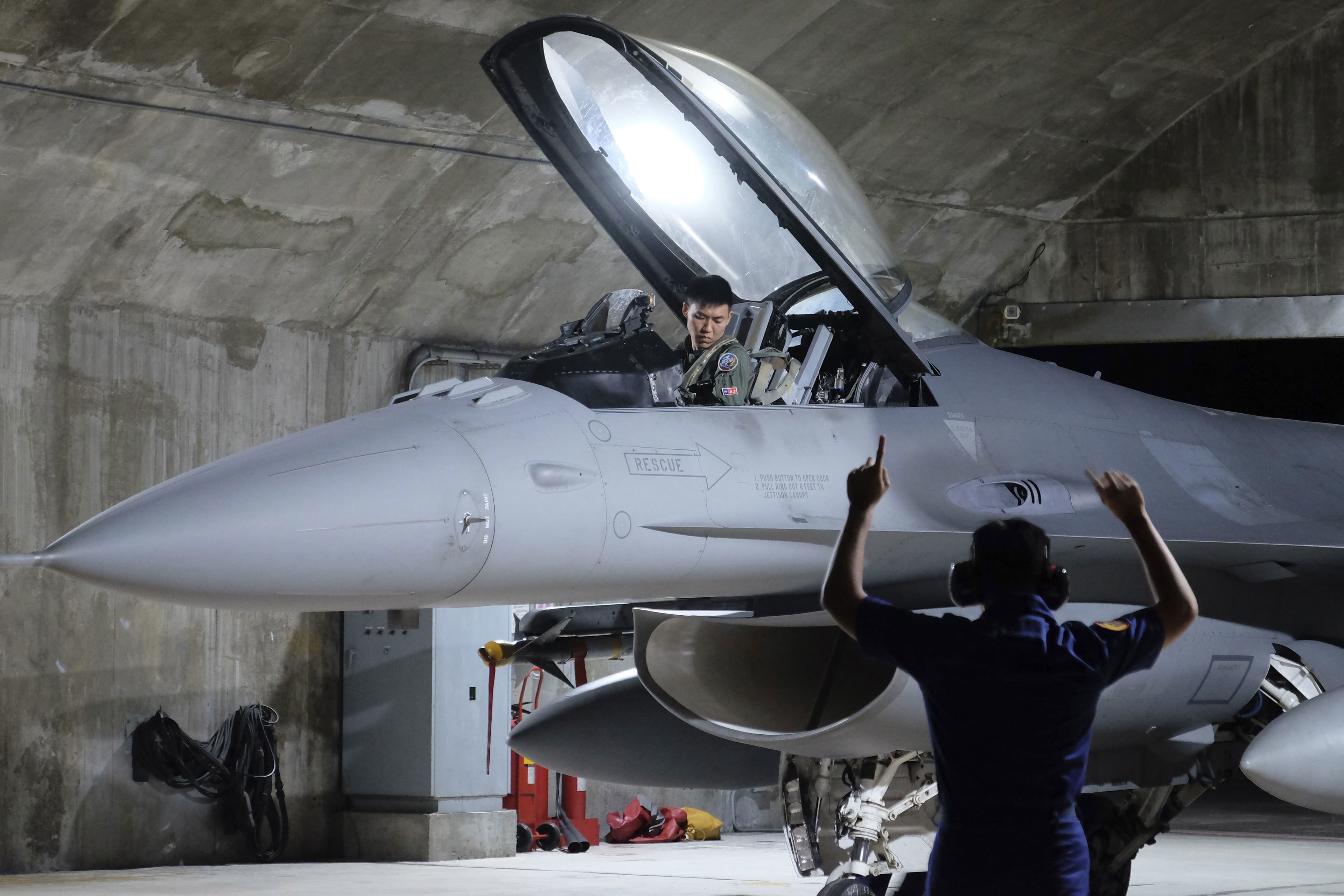 Trump halts over $400 million in military aid to Taiwan