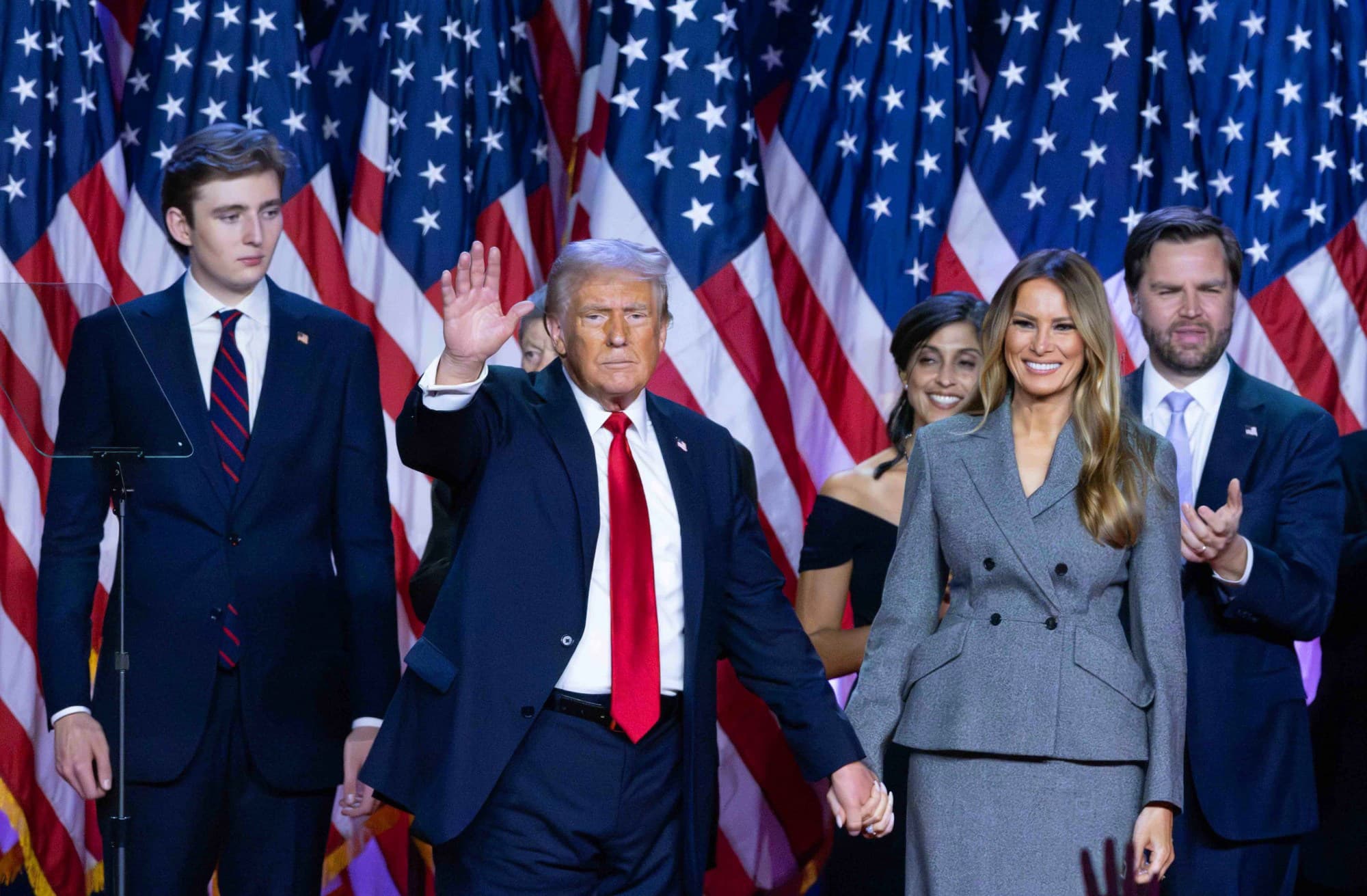 Trump criticizes Obama while addressing U.S. generals and admirals