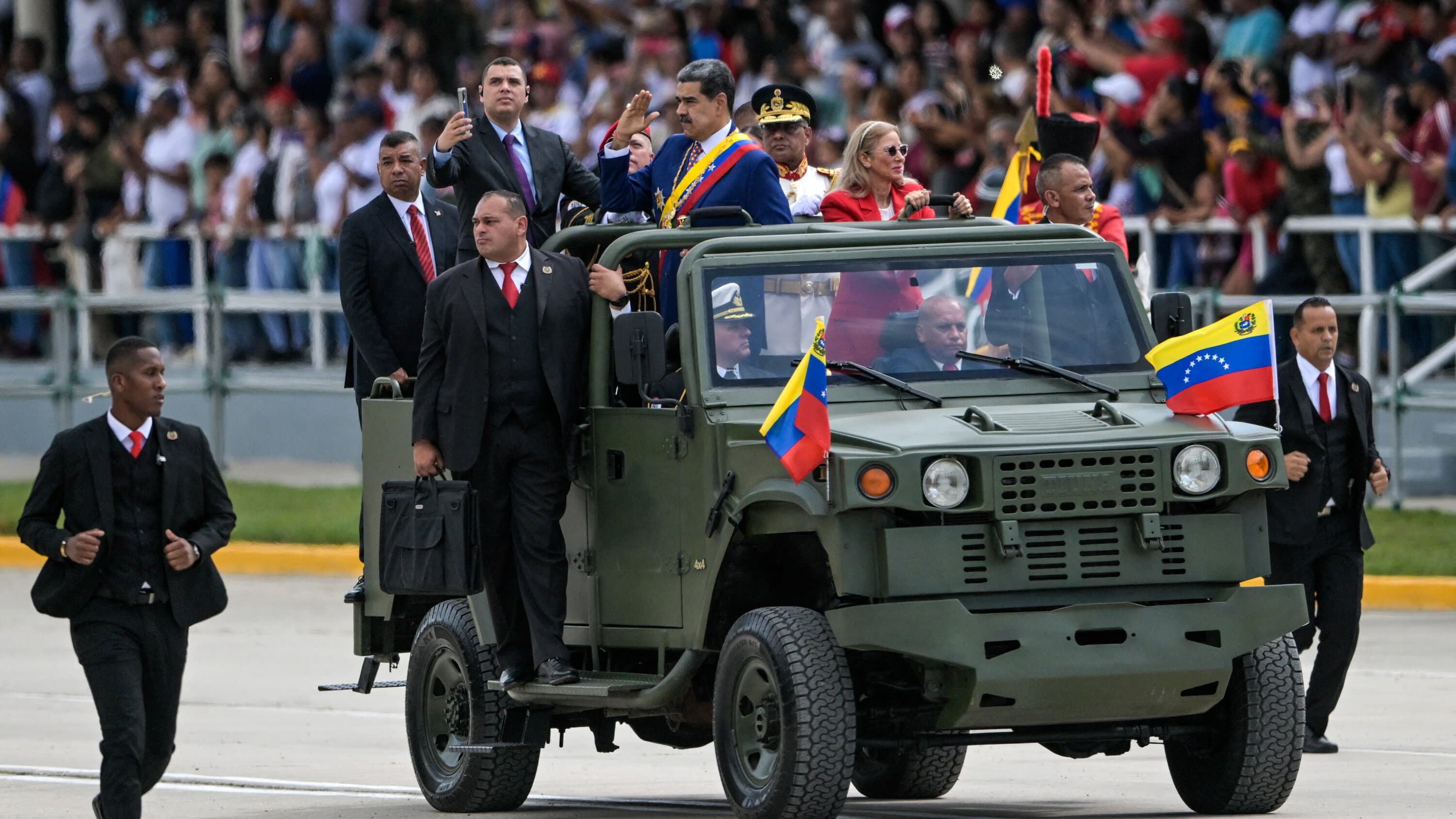 Trump orders U.S. special forces to secure Venezuelan military facilities