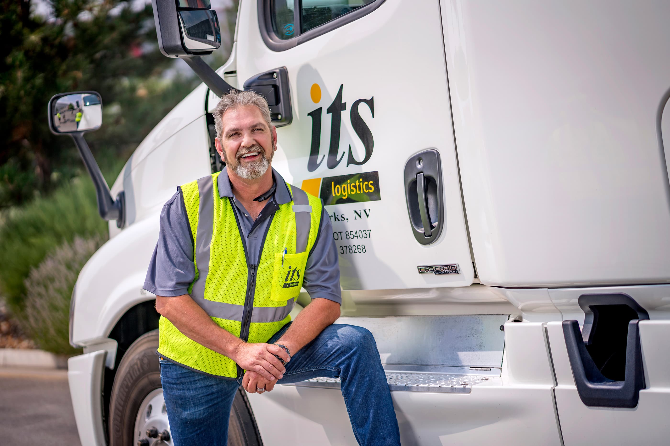 Truck Drivers: Find Local Jobs for Home Time and Stability!