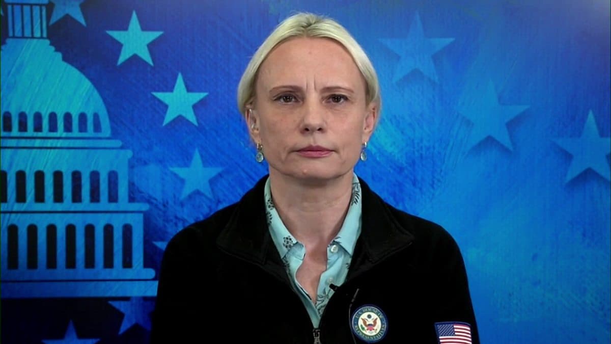 Trump Refuses to Pick Sides in Critical Ukraine Conflict, Sparking Debate