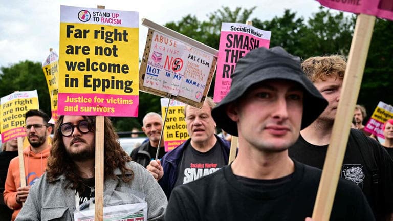 Protesters Clash with Police in Epping Over Hotel for Asylum Seekers