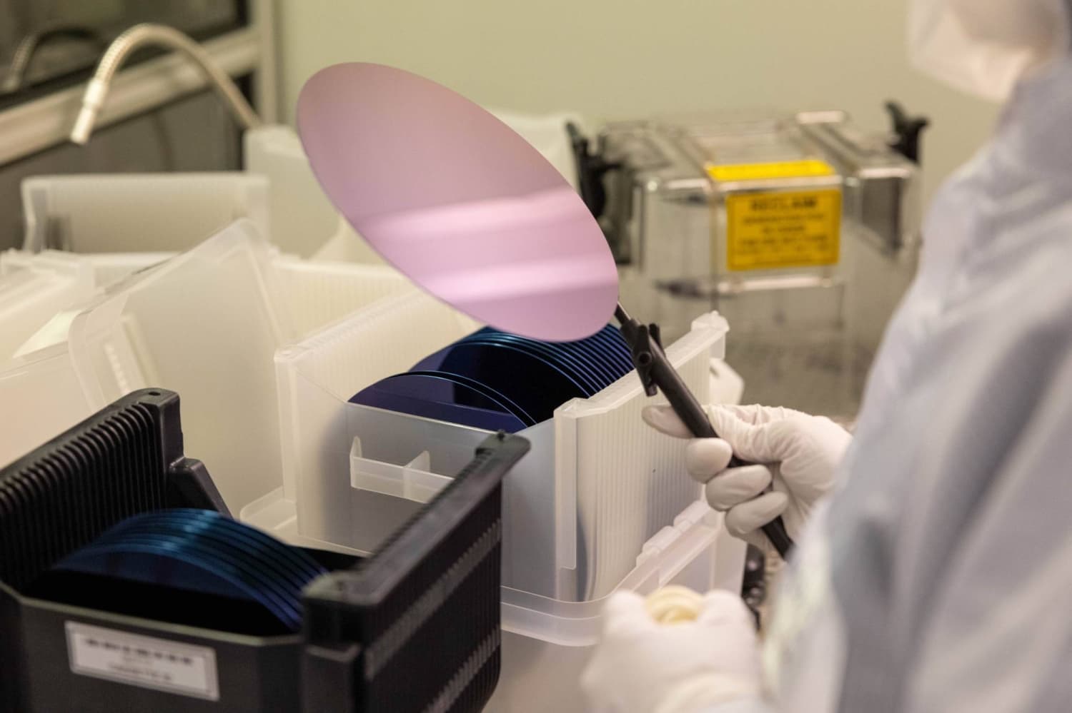 EU considers pre-conditions for Chinese investments, including tech transfers