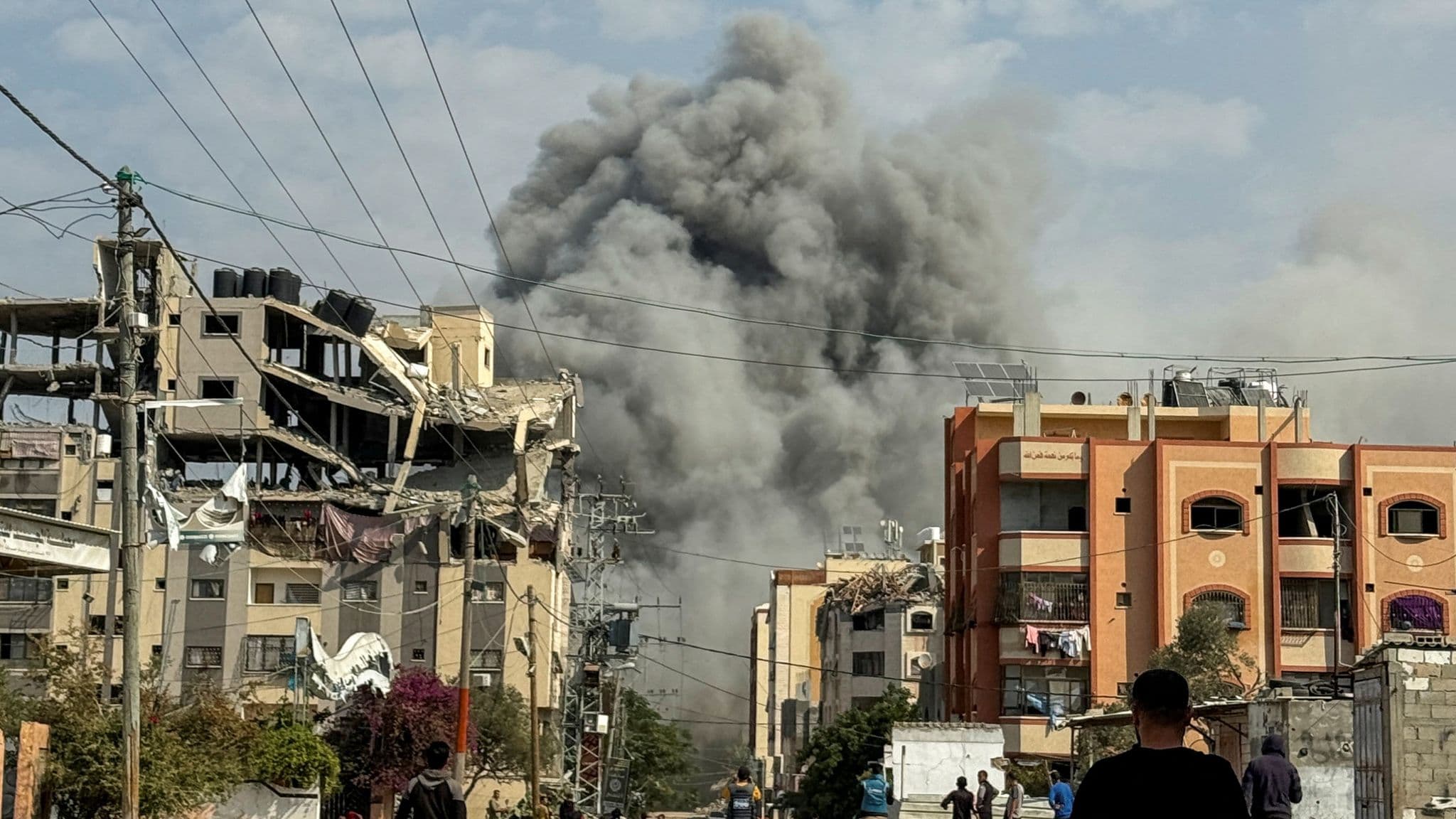 Aerial assault on Gaza begins with at least 3 air strikes on Gaza City
