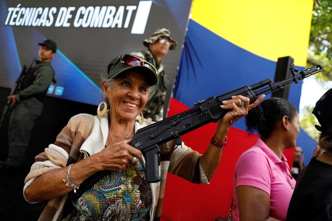 Venezuelan government allows military weapons for civilian organizations