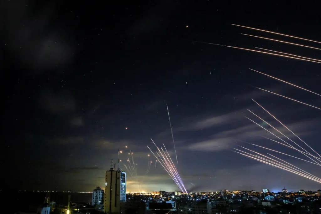 Israeli Air Defenses Successfully Intercept Rocket from Gaza, Preventing Potential Casualties