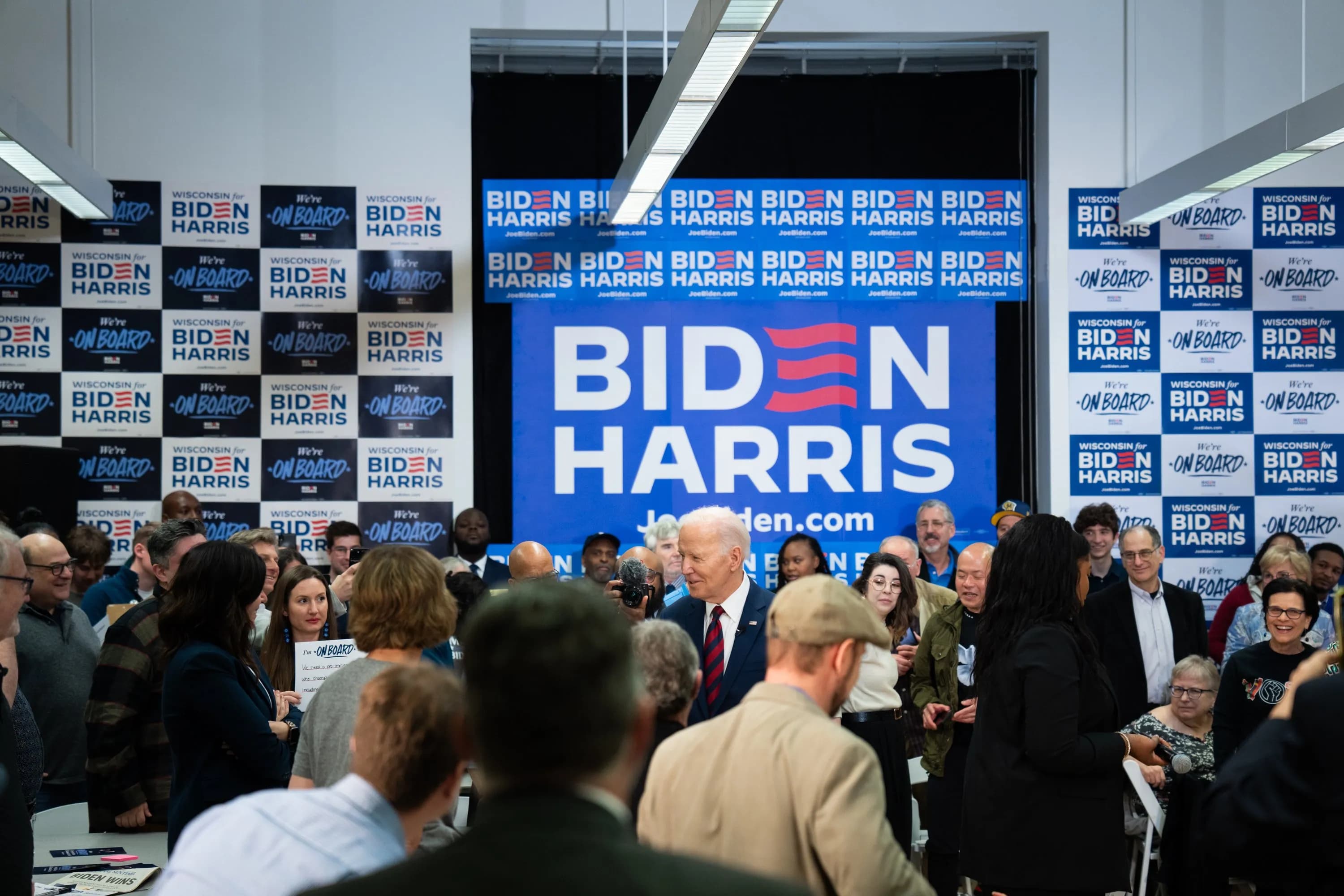 Trump Threatens Nuclear Chaos with Bombing Plans Against Moscow and Beijing