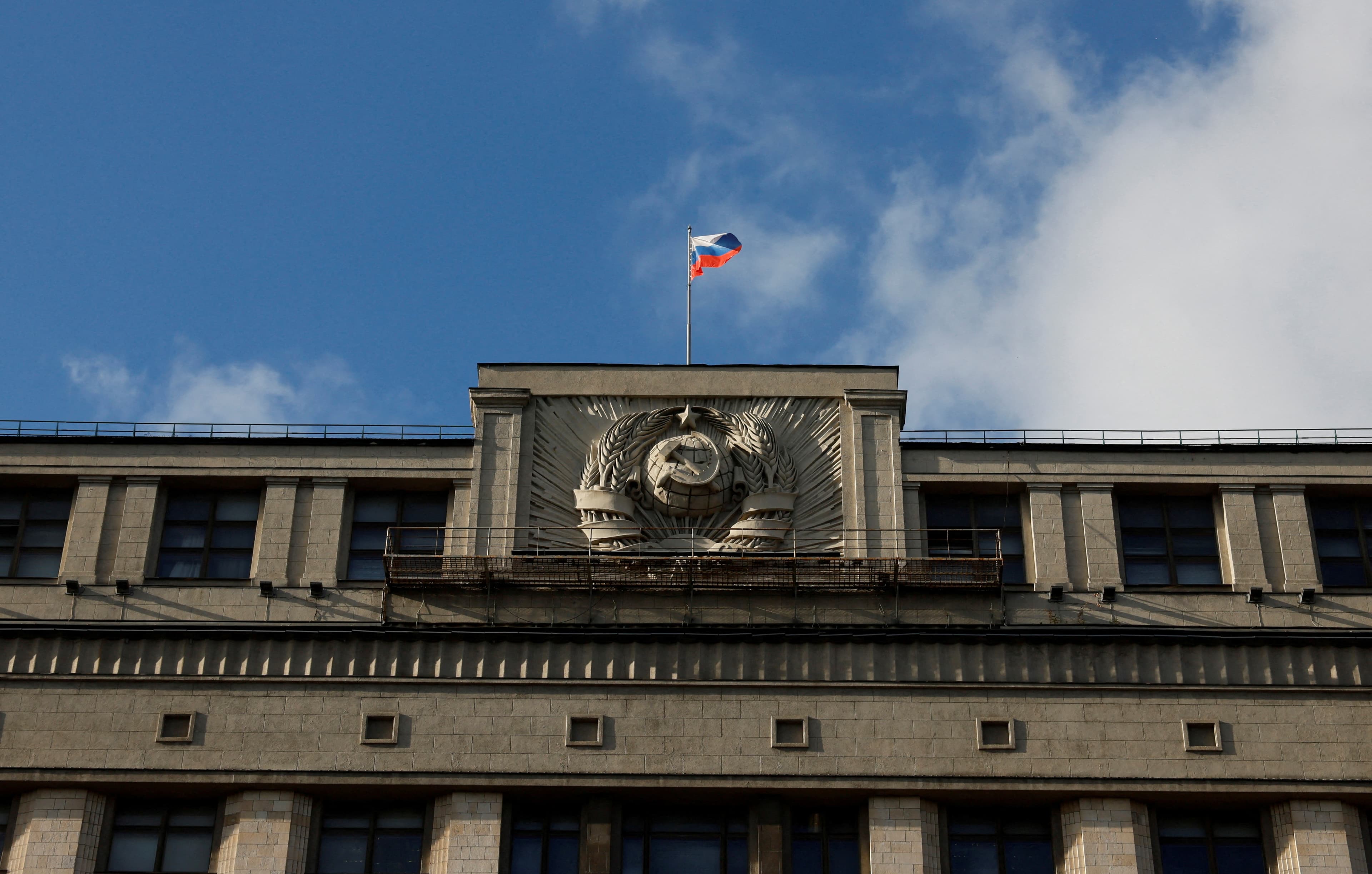 Russian Car Sales Plummet 27% Amid Crushing Fees and Interest Rates