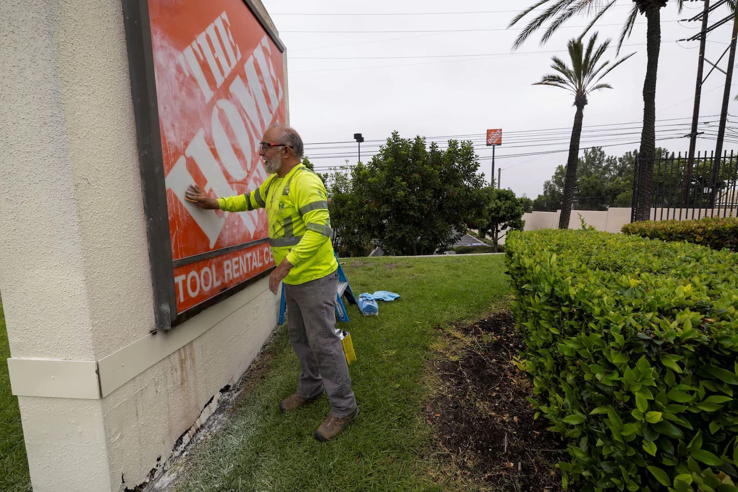 US Citizen Arrested Filming ICE Raid Sues Government for $1 Million After Brutal Detention