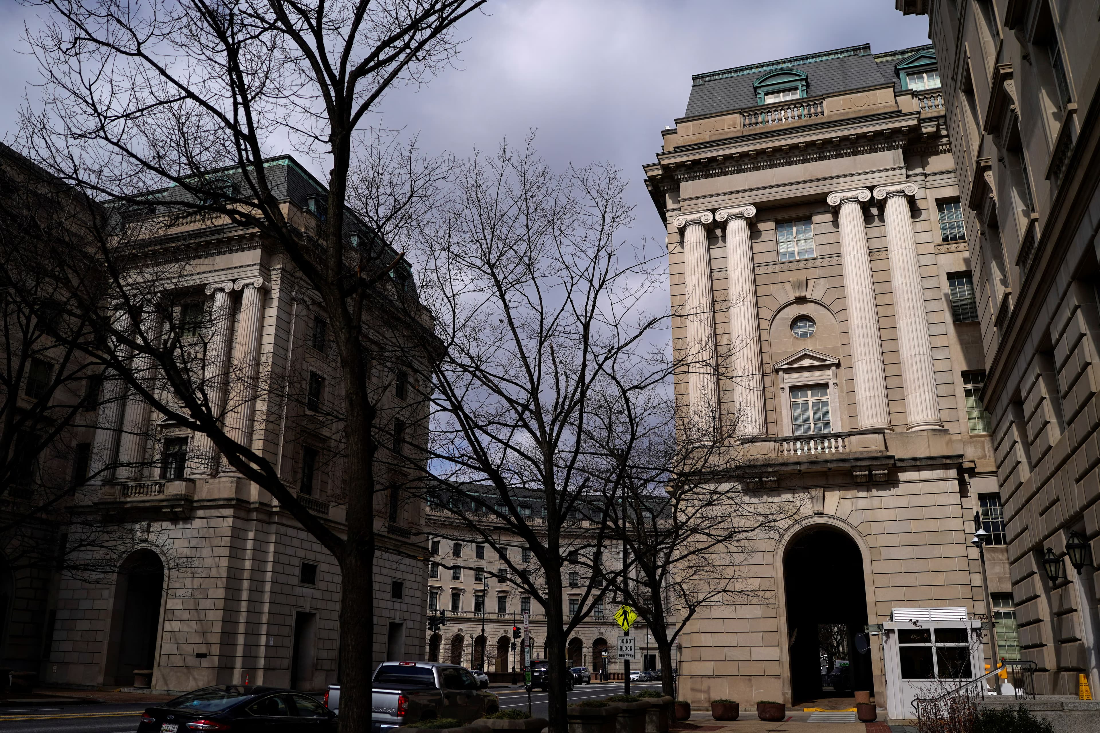 Evangelical Churches Risk Collapse as Political Donations Threaten Spiritual Integrity