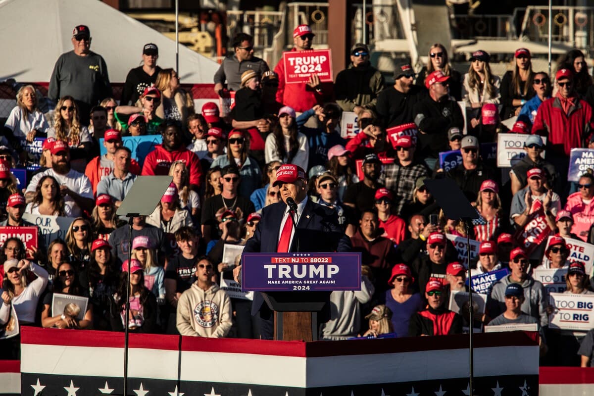 Trump Threatens to Bomb Moscow While Fundraising for $25 Million from Donors