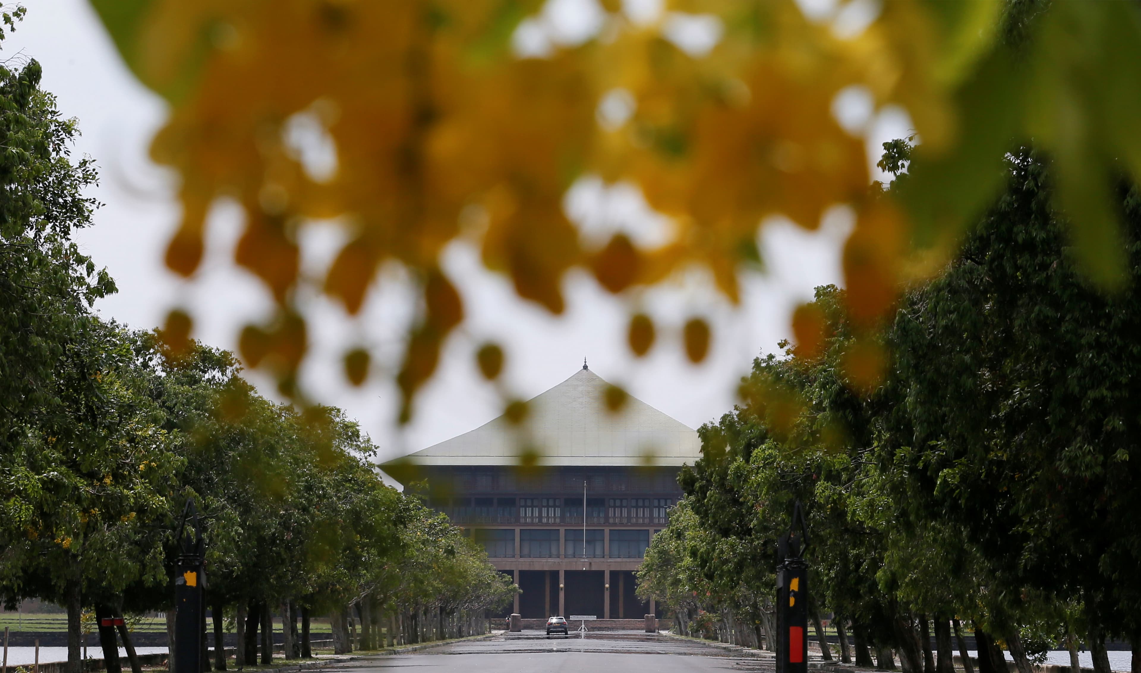 Sri Lanka's IT Sector Booms Amidst Cybersecurity Chaos and Investment Gaps