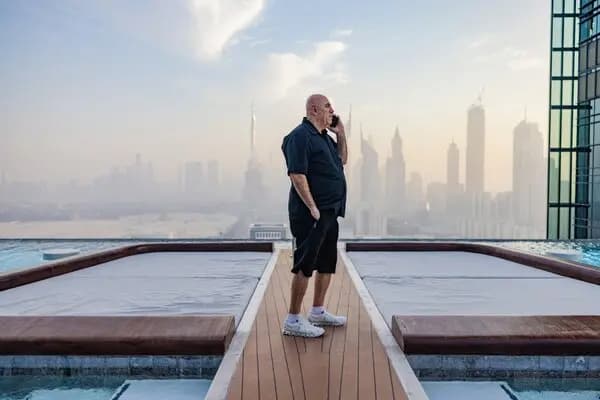 Russian Elite Cashes In on War Profiteering While Civilians Suffer