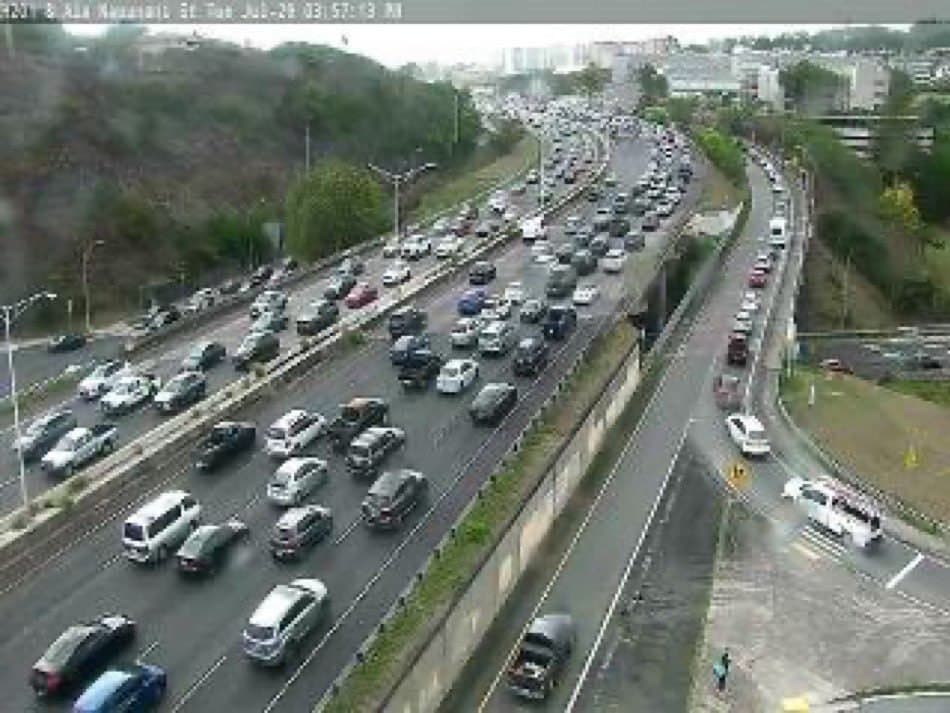 Residents Flee as 12-Foot Tsunami Waves Set to Hit Hawaii Tonight; Traffic Gridlocks