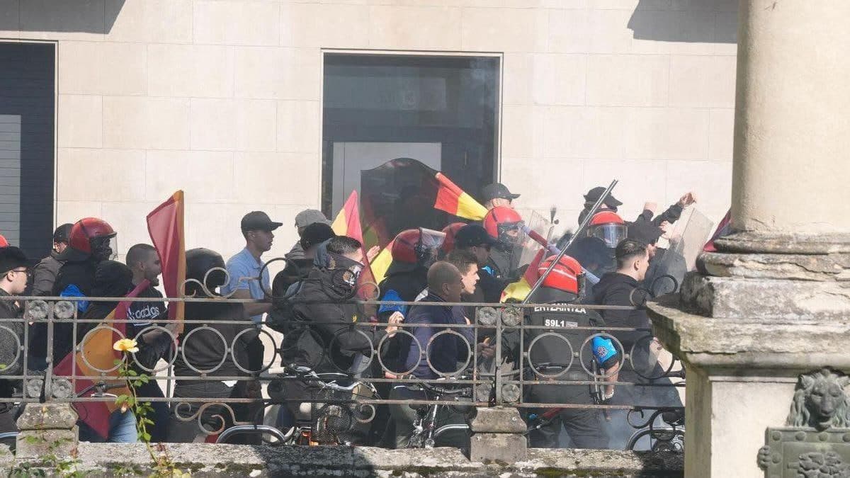 Spanish Falangists clash with Antifascists in Vitoria-Gasteiz