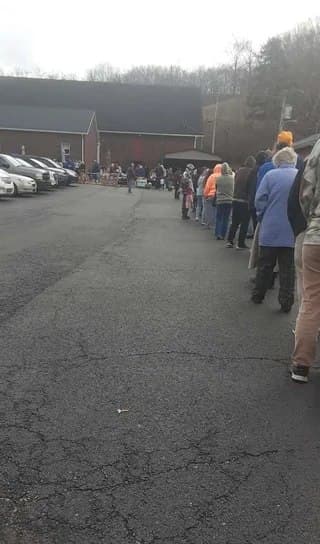 10% of small town Kentucky population waits in long food bank line