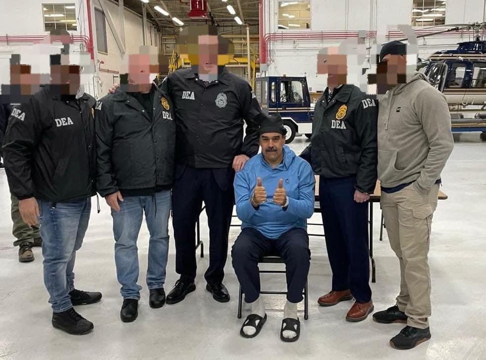 Nicolás Maduro handcuffed with DEA agents at New York airport