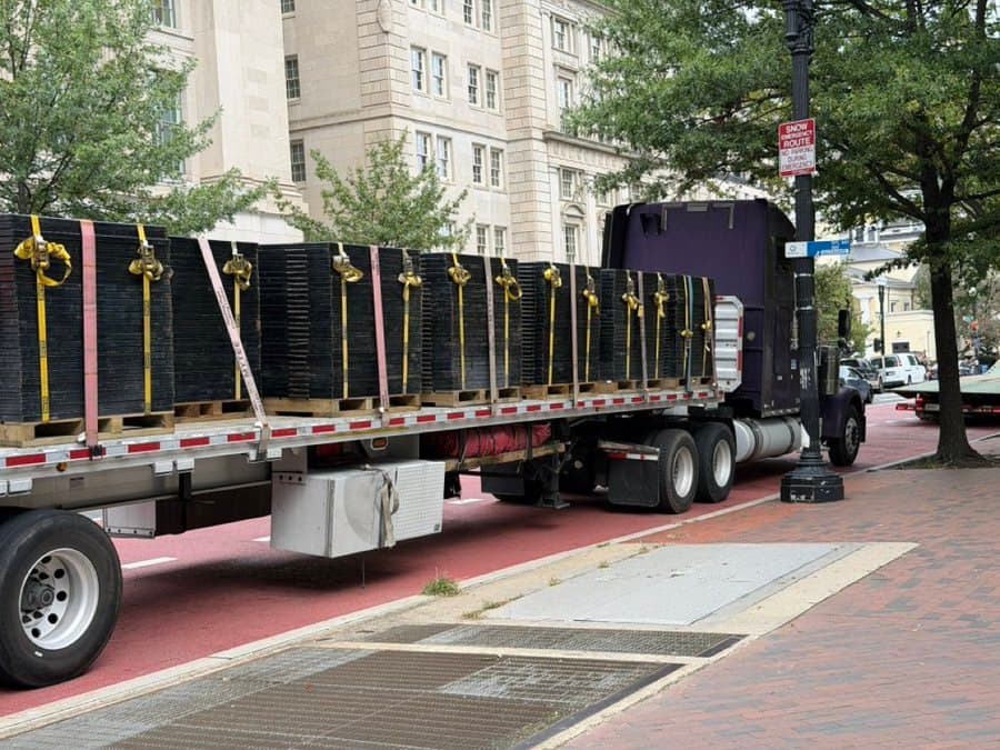 Truckloads of anti-scale fencing delivered to the White House