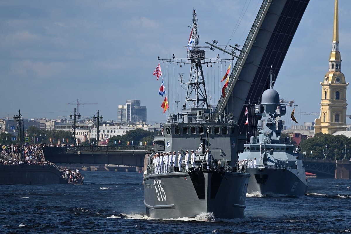 Russia Cancels St. Petersburg Navy Day Parade Citing Heightened Security Risks