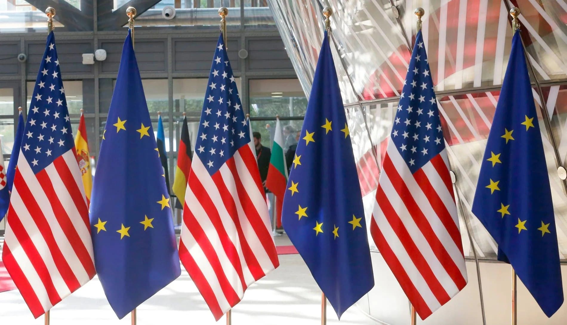 EU and US Forge $1.35 Trillion Trade Pact, Boosting Energy, Defense, and Economy