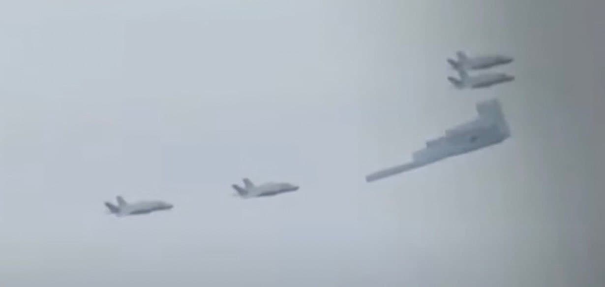 USAF B-2A Bomber Flies Over Trump-Putin Meeting in Alaska, Heightening Tensions