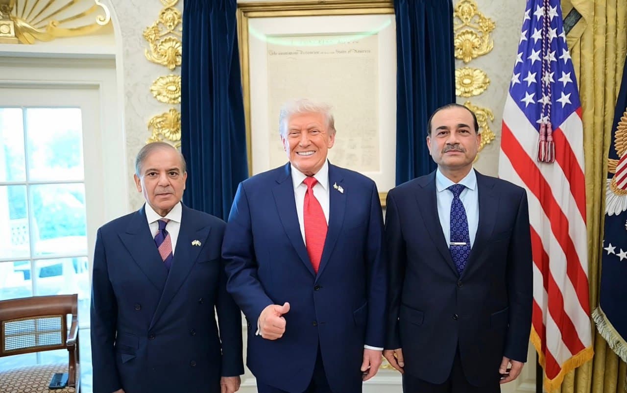 Trump meets with Pakistani Prime Minister Shehbaz Sharif in Oval Office