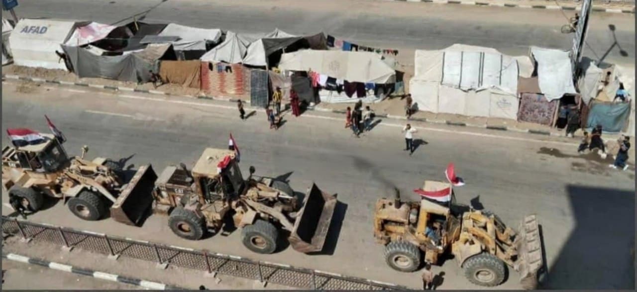 Egyptian bulldozers enter Gaza to prepare new displacement camp