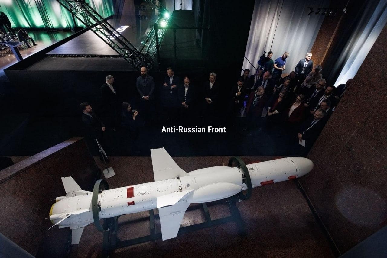 Ukraine showcases advanced weapon prototypes to foreign military delegates