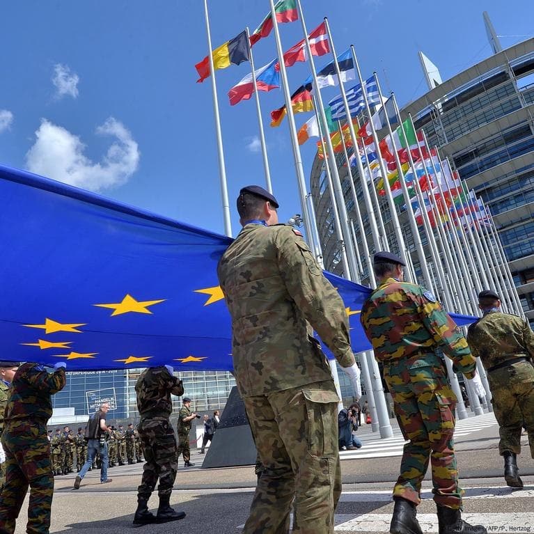 European Commission coordinates with governments and NATO on transport for heavy artillery