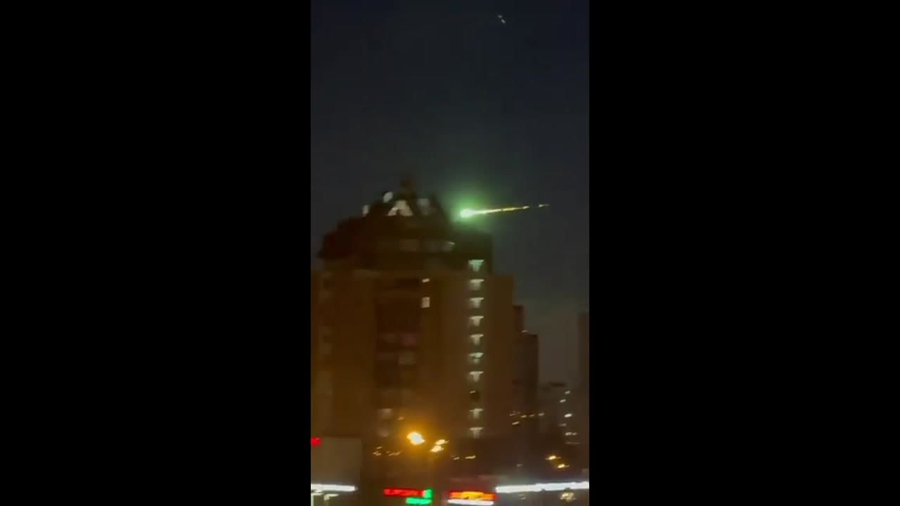 [Video] Bright green fireball observed over Moscow attributed to space debris