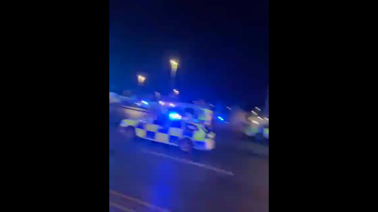 [Video] 10 people stabbed on train in Huntingdon, UK; 2 men arrested