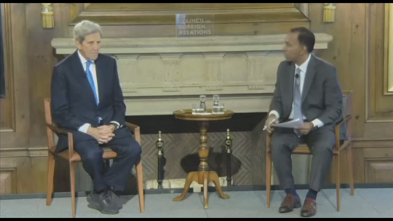 [Video] John Kerry: AI will diminish white-collar jobs in America
