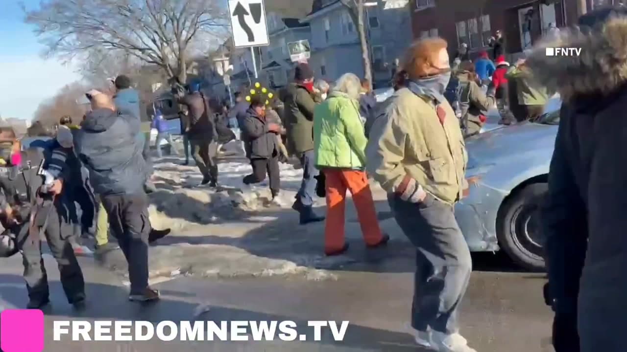 [Video] Heavy clashes in Minneapolis after ICE raid; pepper balls and tear gas used