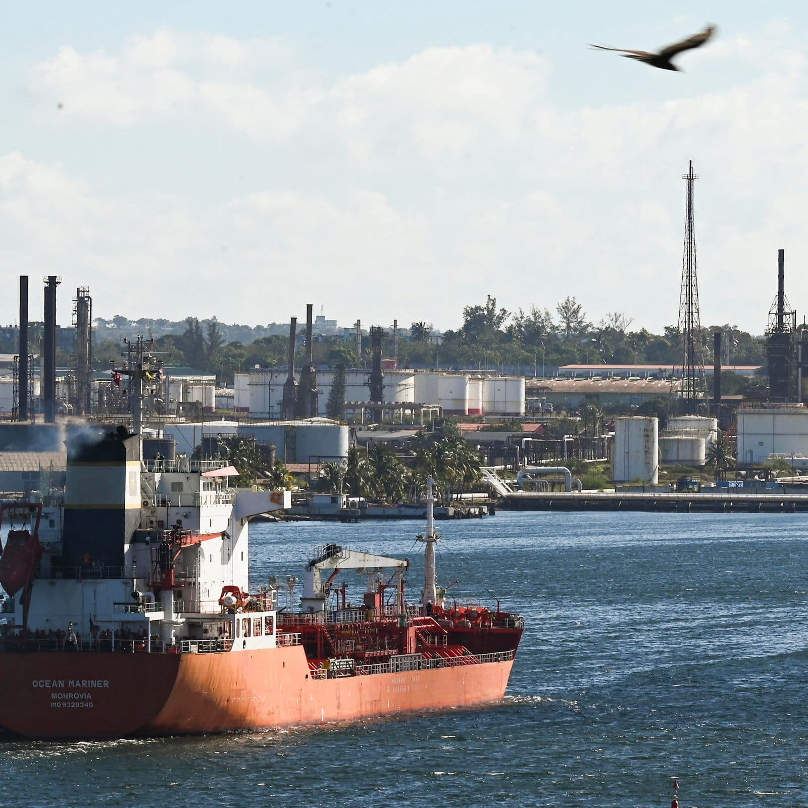 Featured image for: U.S. allows Mexico to supply oil to Cuba, cuts off Venezuelan supplies U.S. allows Mexico to supply oil to Cuba, cuts off Venezuelan supplies