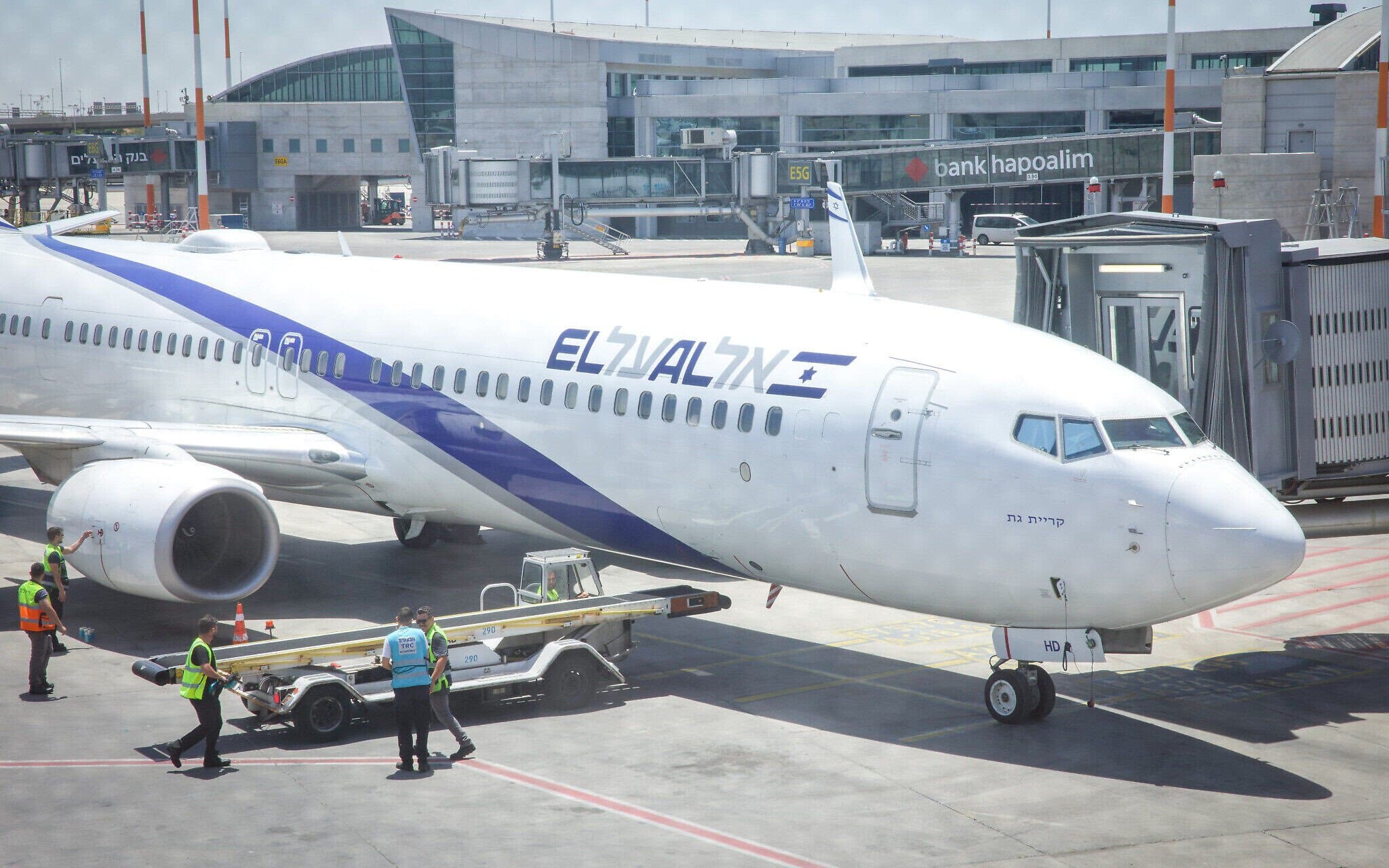 Featured image for: Turkey Closes Airspace to Israel, Extending Flight Durations to Russia Turkey Closes Airspace to Israel, Extending Flight Durations to Russia