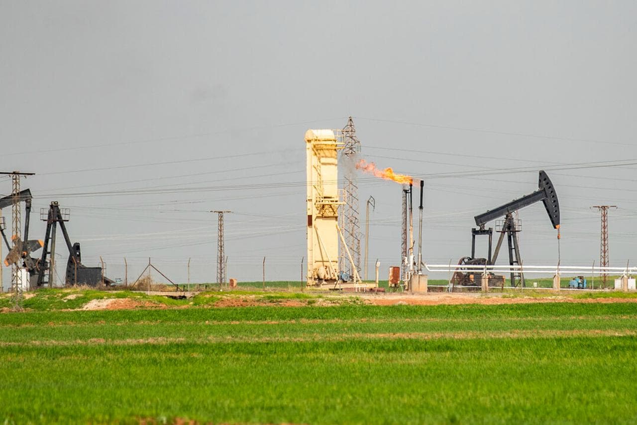 Featured image for: SDF control of oil fields hinders Syria's reconstruction efforts SDF control of oil fields hinders Syria's reconstruction efforts