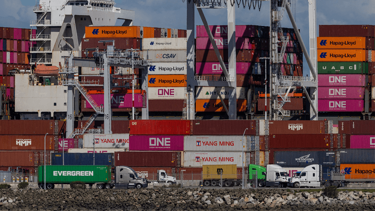 Featured image for: US soybean farmers face plummeting sales as China blocks imports US soybean farmers face plummeting sales as China blocks imports