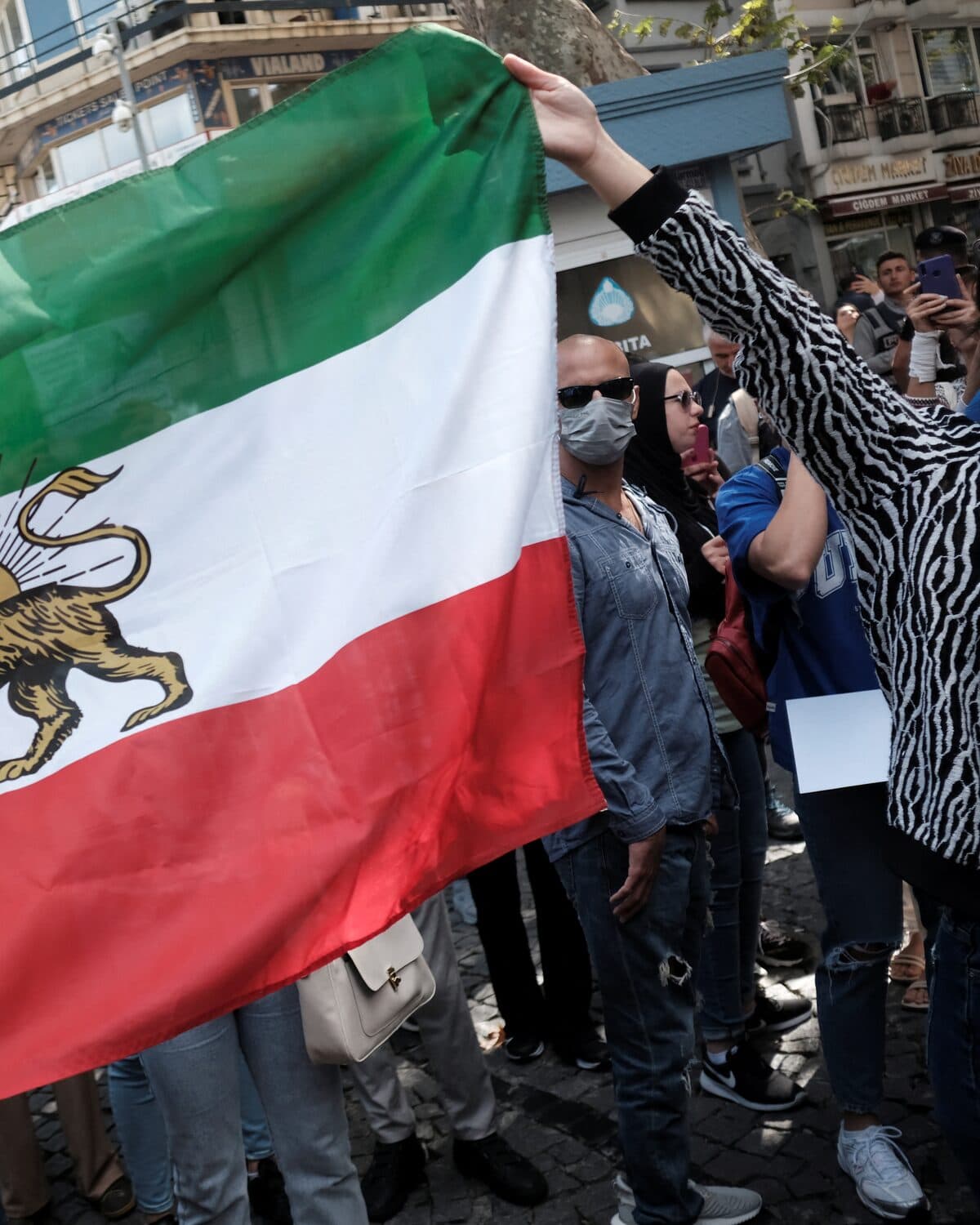 Featured image for: WhatsApp Exposes Your Data Secrets While Promising Privacy Protection WhatsApp Exposes Your Data Secrets While Promising Privacy Protection