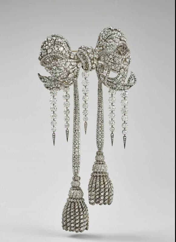 Featured image for: Eight pieces of jewelry stolen from the Louvre, including Empress Eugénie's diamond corsage bow Eight pieces of jewelry stolen from the Louvre, including Empress Eugénie's diamond corsage bow