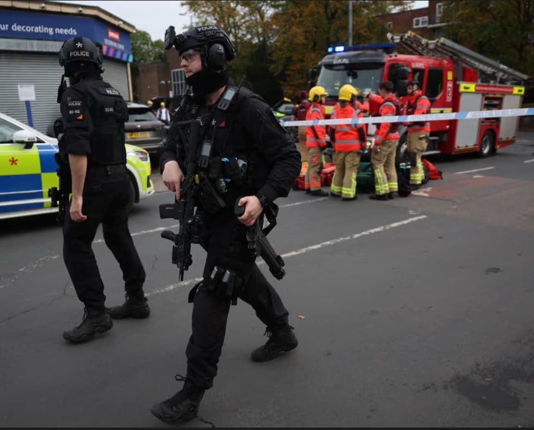 Featured image for: Four injured in car ramming and stabbing attack outside Etz Chaim Synagogue Four injured in car ramming and stabbing attack outside Etz Chaim Synagogue