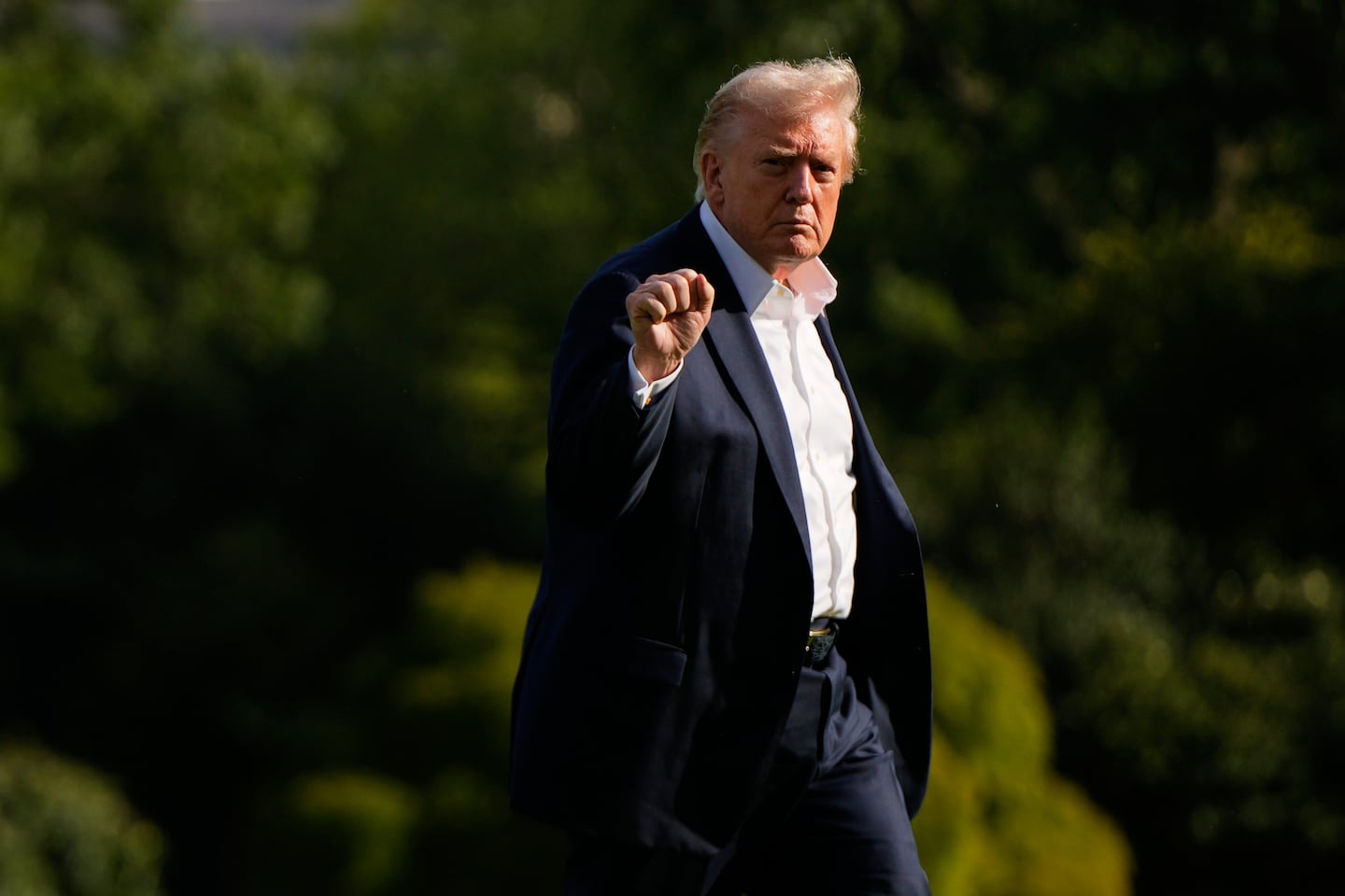 Image for Trump announces plans to meet with military leaders and fire if dissatisfied