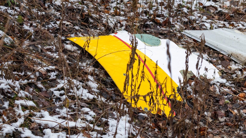Lithuania's main airport shut down after 25 weather balloons enter airspace