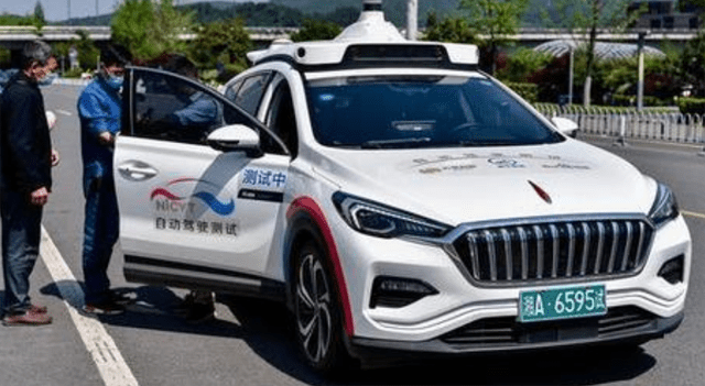 Image for Baidu autonomous robotaxi collides with two pedestrians in China