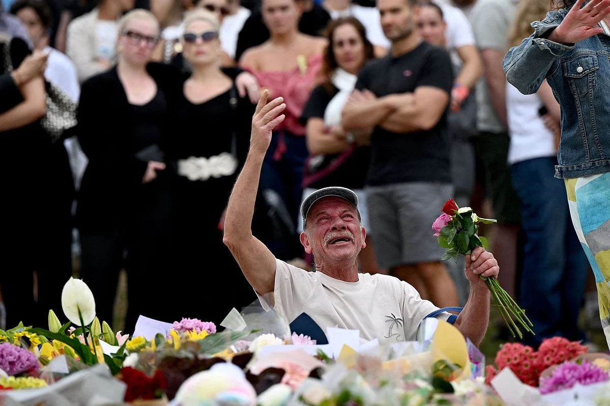 Image for Australia to toughen gun laws after attack on Jewish festival