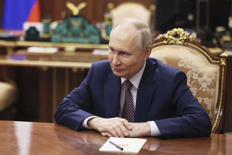 Image for Trump Plans High-Stakes Meeting with Putin in Alaska Amid Global Tensions