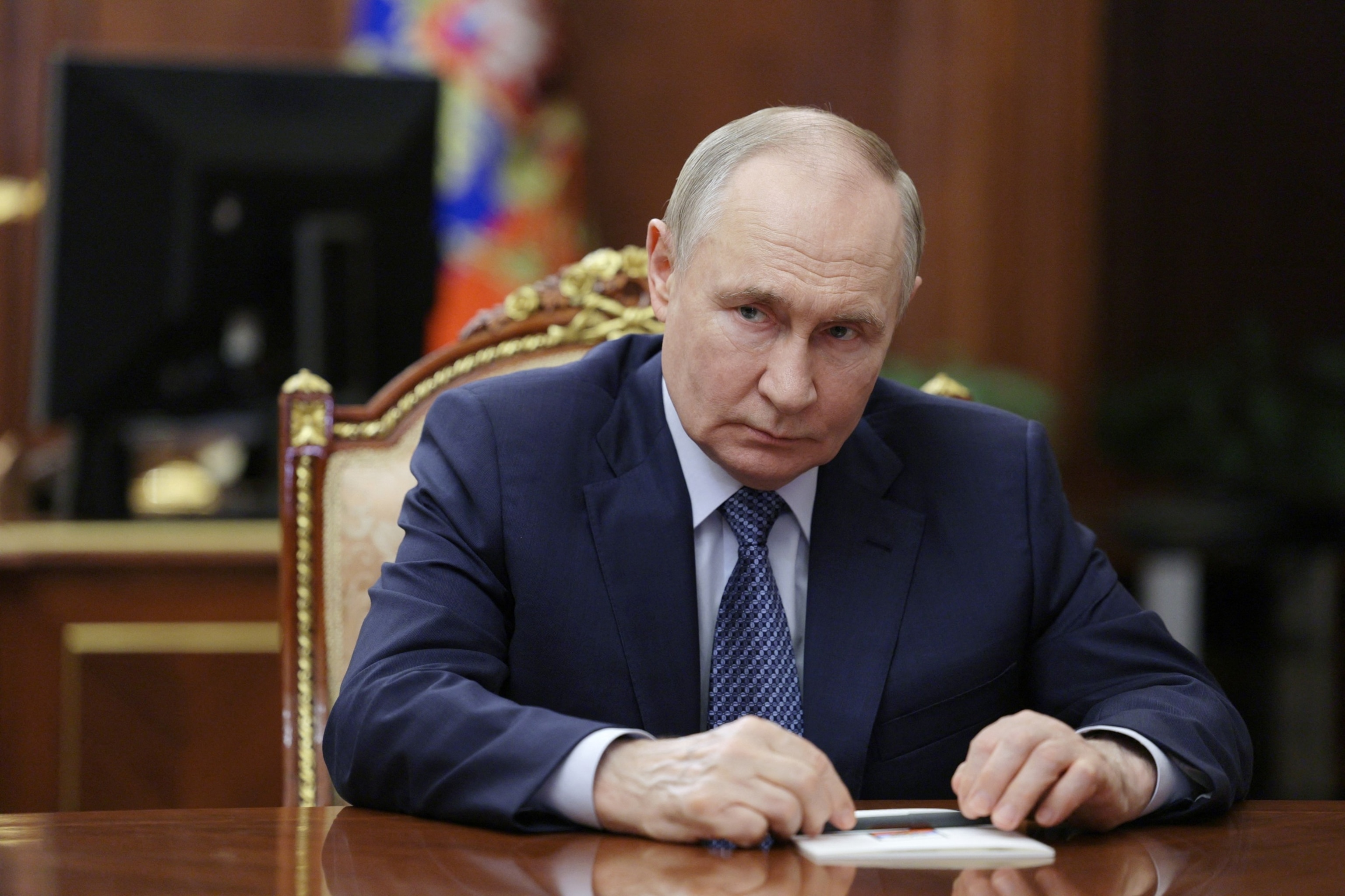 Image for White House Proposes 'Carrot' Strategy to Urge Putin Toward Ukraine Ceasefire