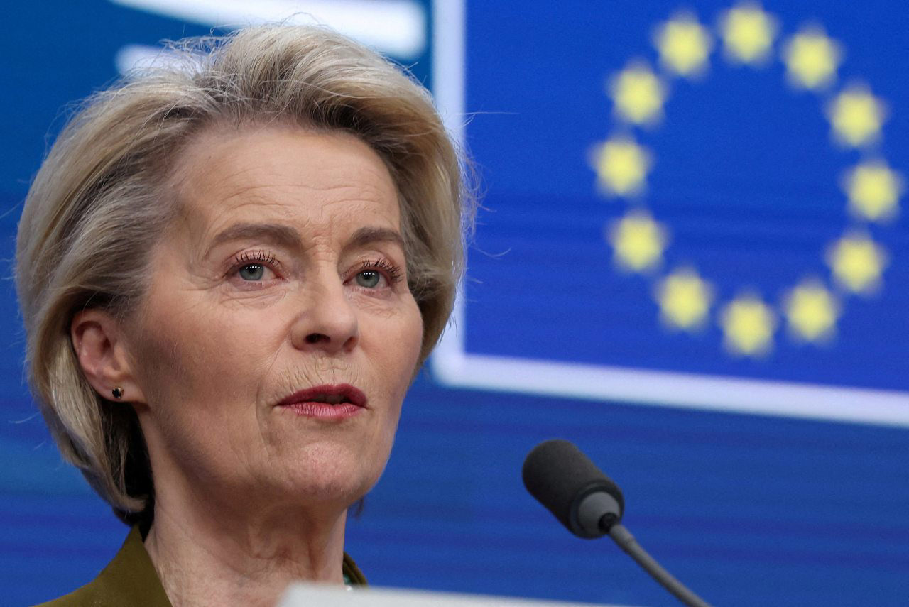 Image for Trump Sets 15% Tariffs on EU Goods After $750 Billion Energy Deal with Europe